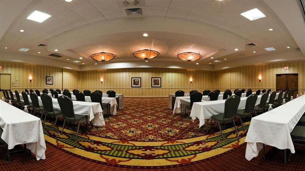 Ramada Inn Lafayette Conference Center Exterior photo