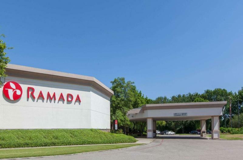 Ramada Inn Lafayette Conference Center Exterior photo